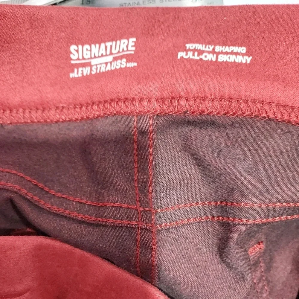 NWOT Signature Gold Levi Strauss Brick Pull-On Skinny Pants in Size 26 M W38 L30